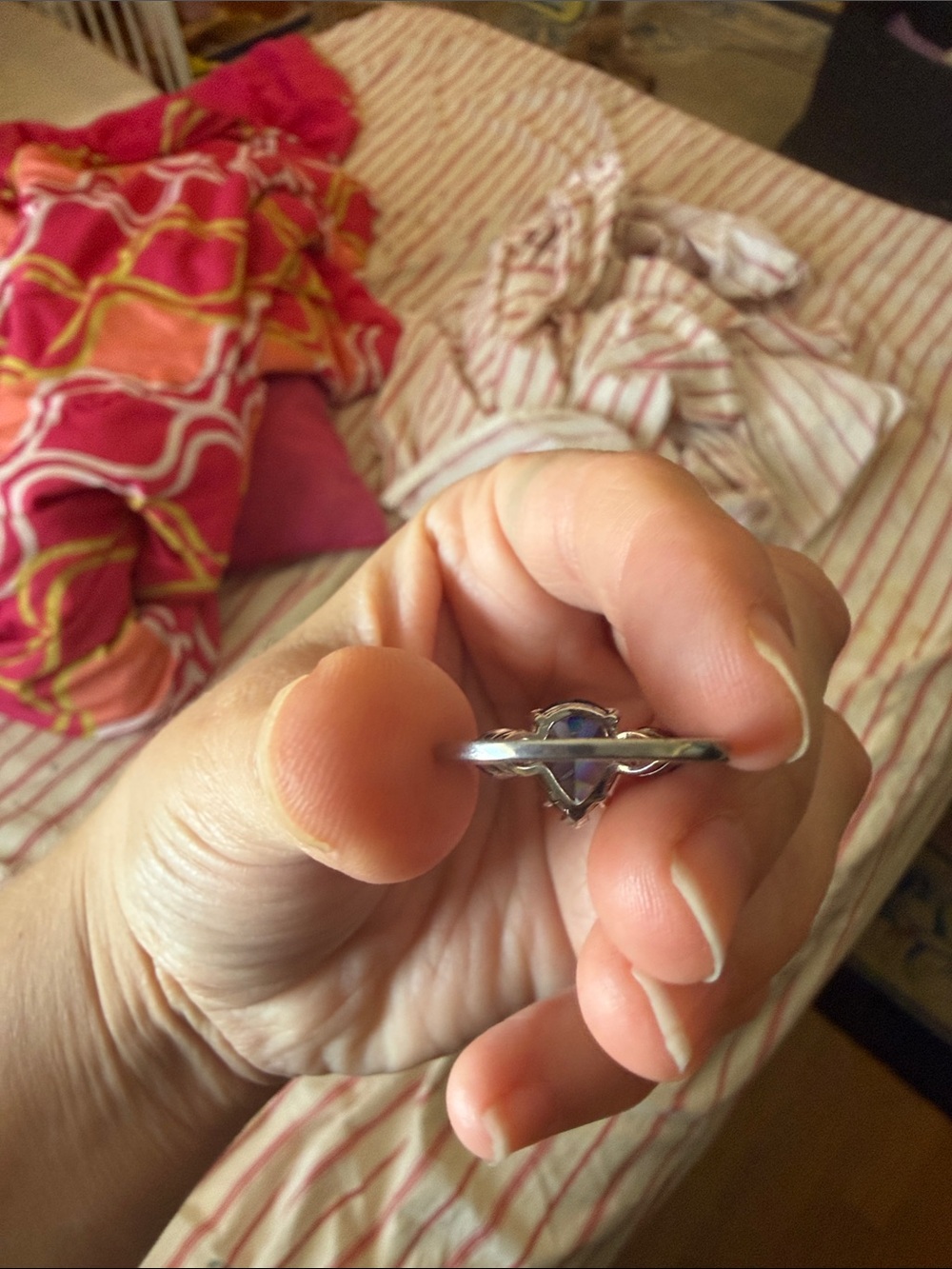 Elegant Blue Teardrop Ring with Pink Side Stones - Picture 3 of 4